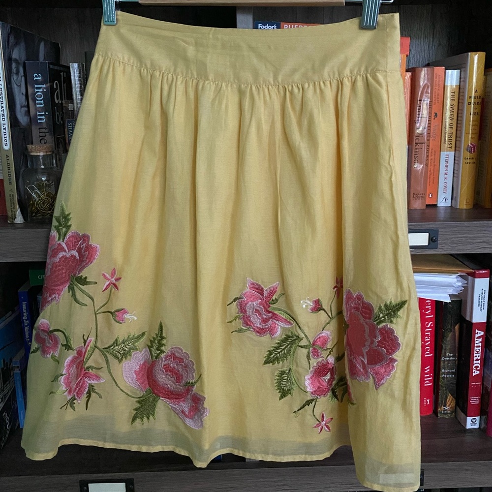 🌸 High-Waisted Embroidered Cotton & Silk Skirt